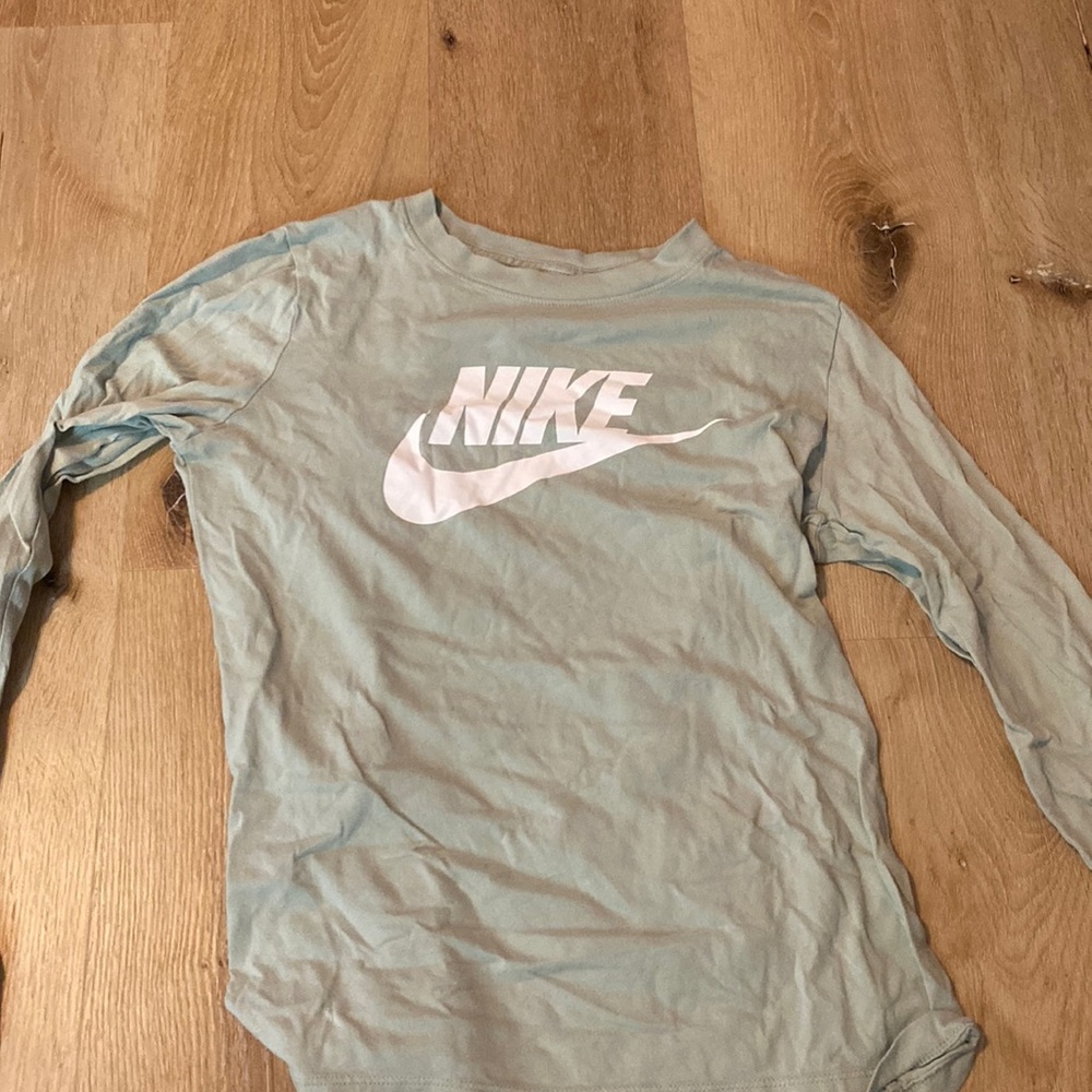 Nike long sleeve tee small girls